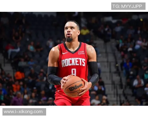 狄龙称全队信任布克队友进步速度超越灰熊火箭时期