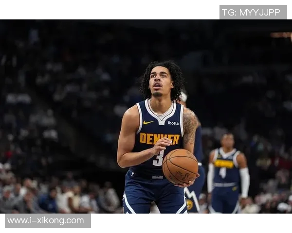 斯特劳瑟称赞布鲁斯布朗的抢断提升士气并激励观众热情 斯特劳瑟称赞布鲁斯布朗的抢断提升士气并激励观众热情